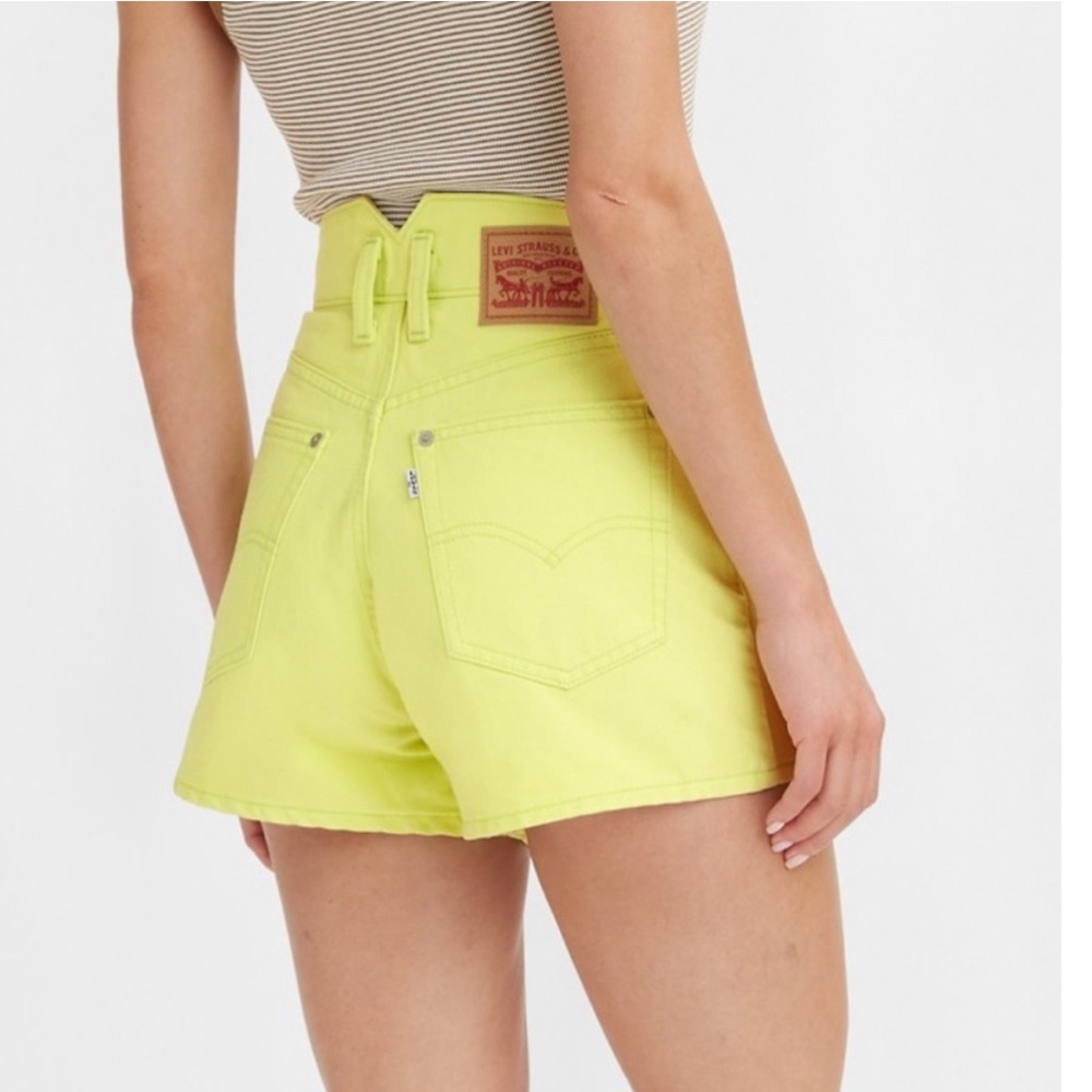 Levi's Women's Notch High Waisted Mom Exposed Button Fly Jean Shorts Size 24